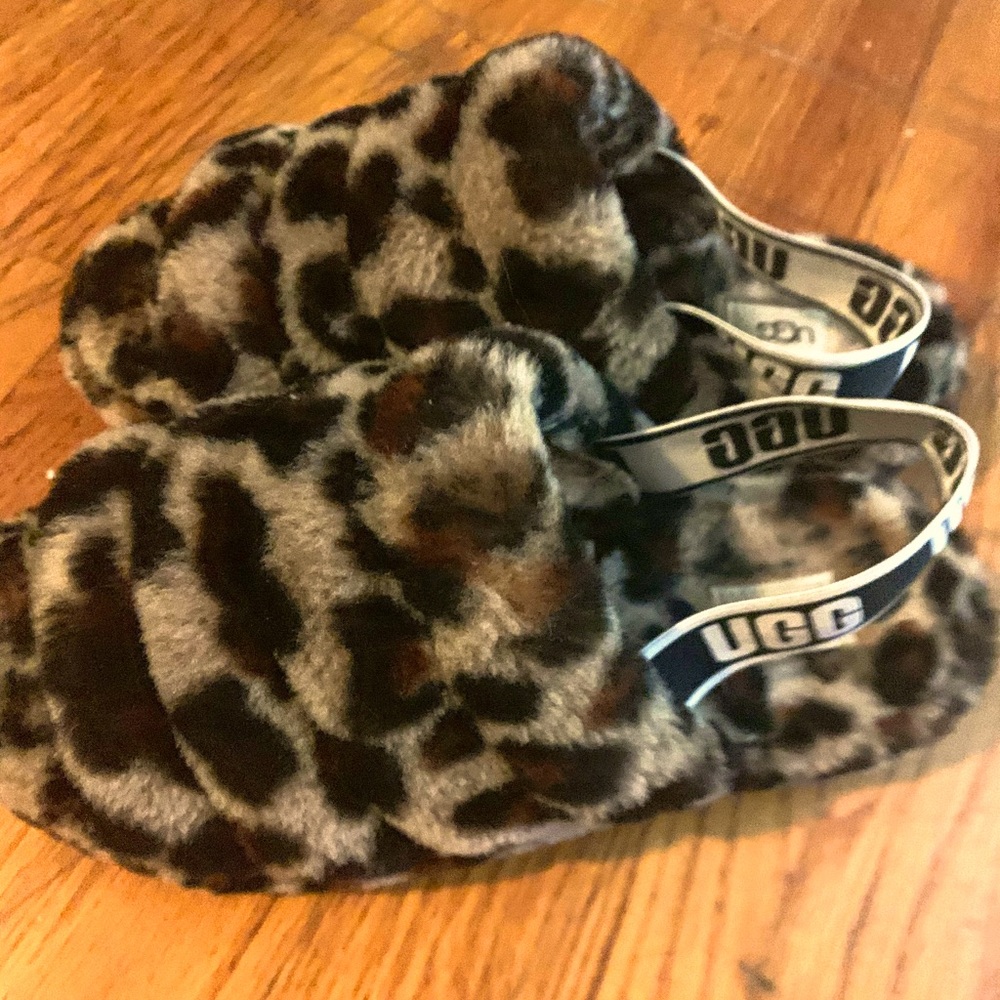 Ugg fluff slippers